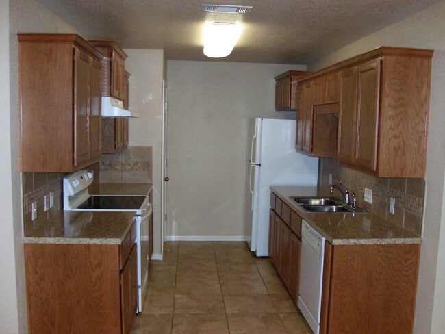 Building Photo - Charming 2 Bed, 2 Bath Duplex in South Kil...