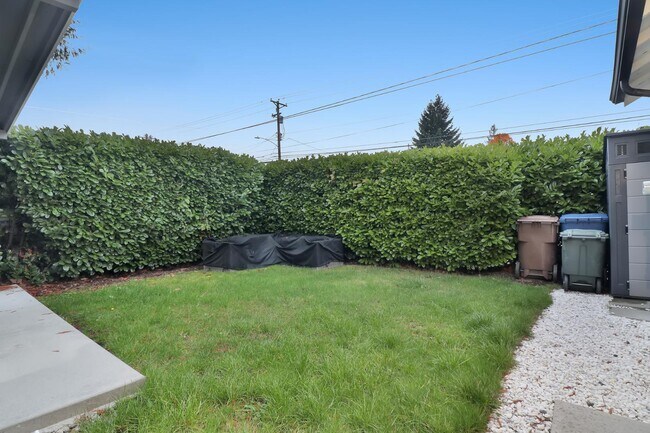 Building Photo - 721 N Stevens St