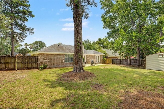 Building Photo - 4 Bed/2 Bath Updated Home in Richmond Heights