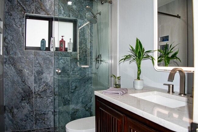 Building Photo - 5432 Sandhurst Cir S