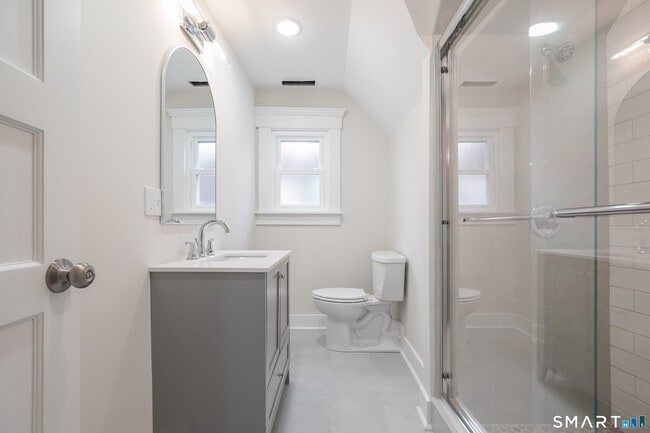 Building Photo - 56 Pendleton St