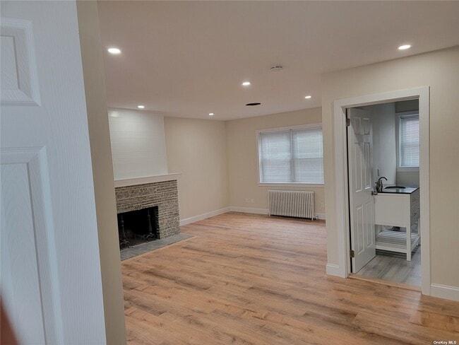 Primary Photo - 2262 Centre Ave