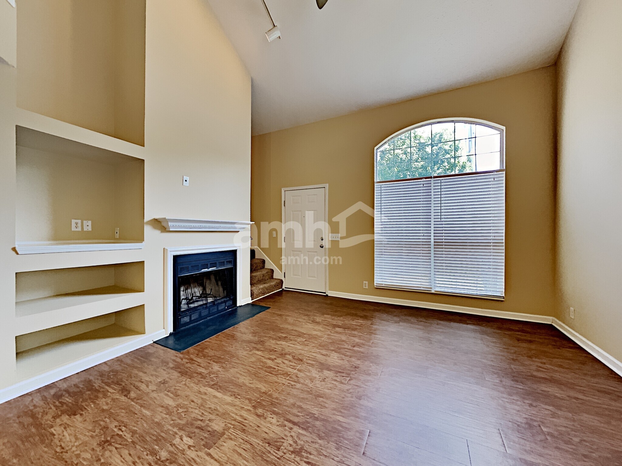 Building Photo - 4108 Meadow Green Dr