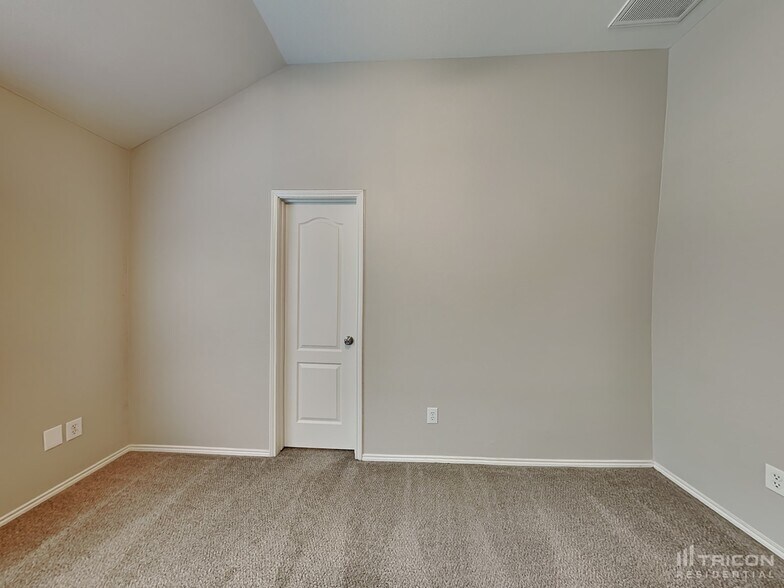 Building Photo - 2544 Taos Dr