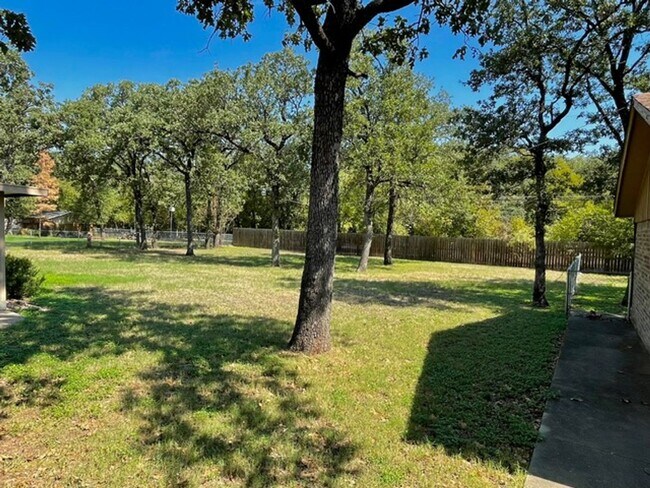 Building Photo - Quiet Community Living in Elm Mott