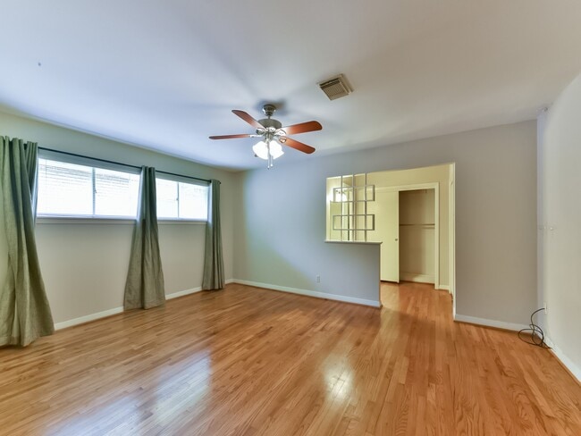 Building Photo - 9230 Bassoon Dr
