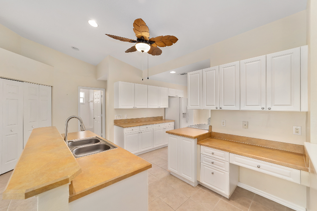 Building Photo - 5436 Admiral Way