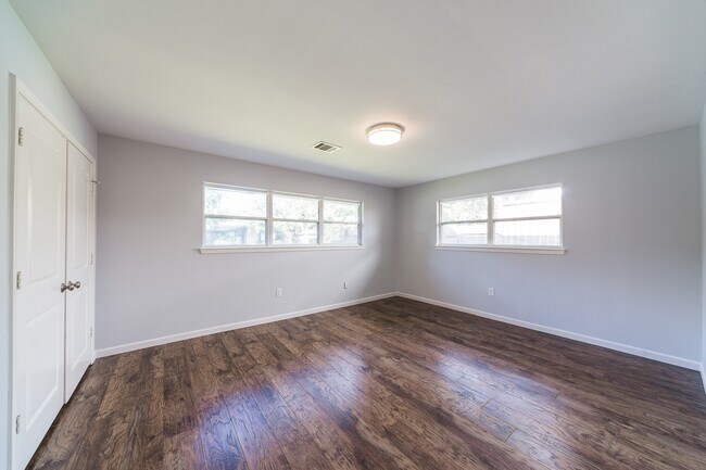 Building Photo - 3627 Tartan Ln