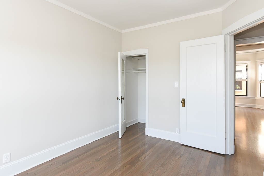 Building Photo - 2418 N Sawyer Ave