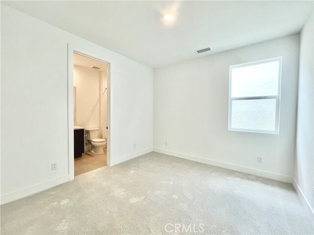 Building Photo - 27511 Elderberry Dr