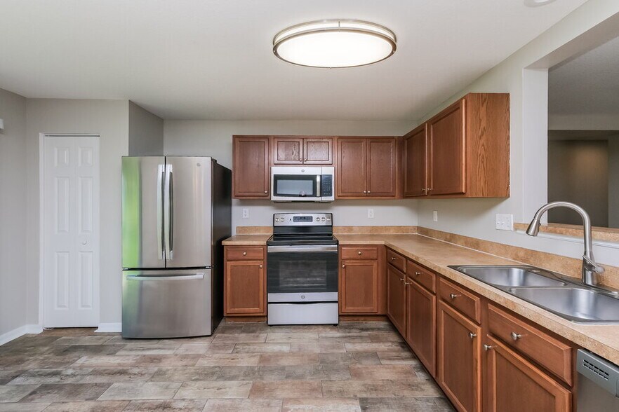 Building Photo - 7406 Bridgeview Dr