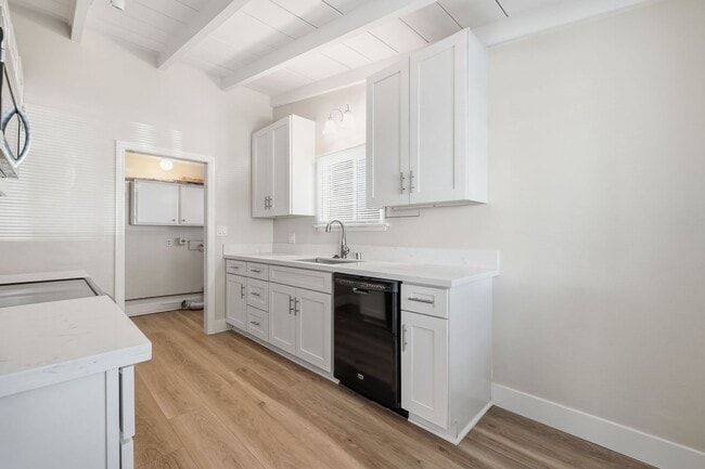 Building Photo - 610 Heliotrope Ave