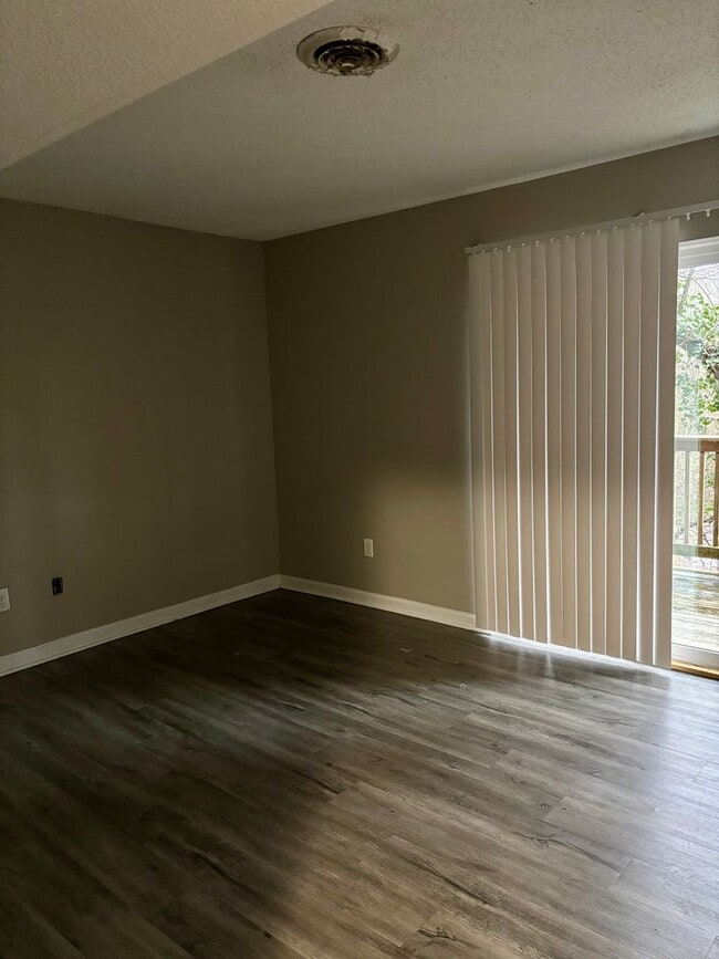 Building Photo - 426-428 Sioux Trail