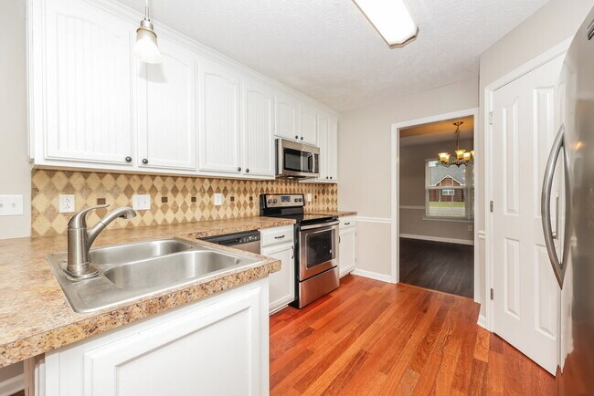 Building Photo - 1924 Pennington Dr