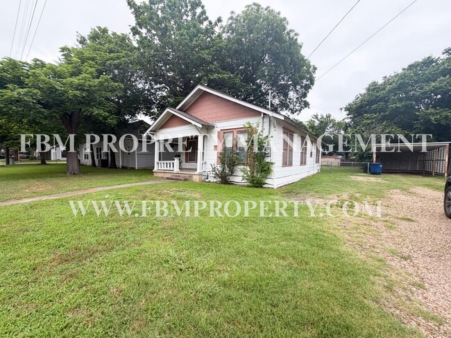 Building Photo - 205 W Gilmer St