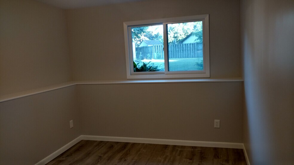 Building Photo - 1556 Hillview Rd