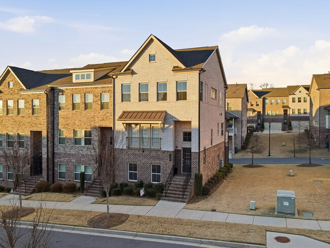 Building Photo - 318 Commons Ave