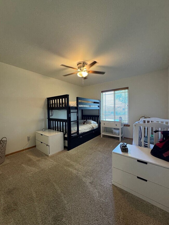Building Photo - Expansive & Modern 4-Bedroom Home for Rent