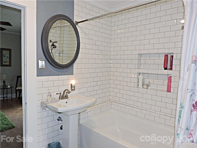 Building Photo - Charming Home for Rent in Newton, North Carolina!