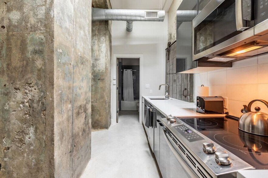 Building Photo - 315 Girod St