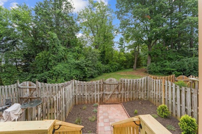 Building Photo - 8644 Sanderling Dr