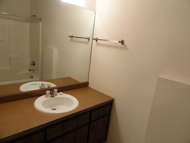 Building Photo - 2870 Lakemont Dr SW