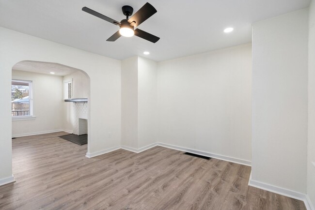 Building Photo - Stunning 4 bedroom home in Brookline available now!