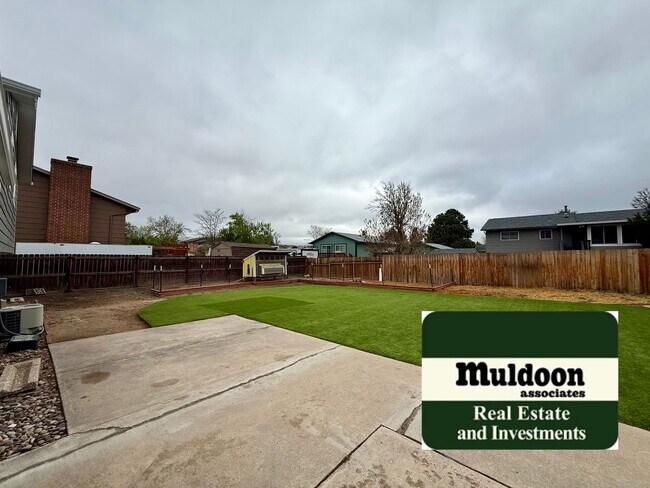 Building Photo - 3 Bedroom Tri Level with Spacious Yard 80918