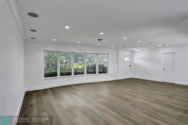 Building Photo - 161 SW 75th Ave