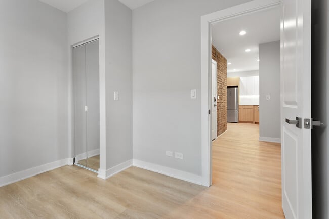 Building Photo - 7383 N Damen Ave