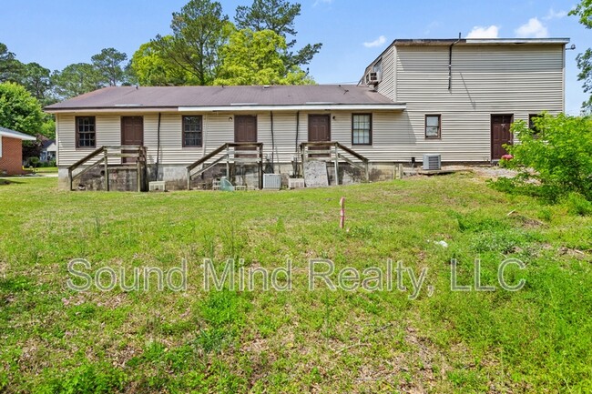 Building Photo - 903 Crawford St S