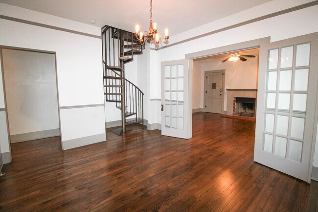 Building Photo - 436 W Rosewood Ave