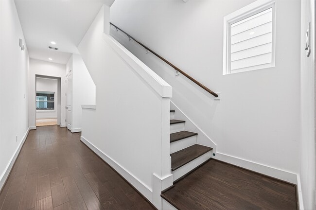 Building Photo - 5841 Dolores St