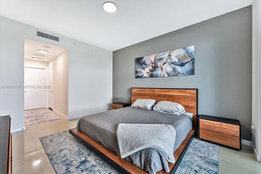 Building Photo - 900 Biscayne Blvd