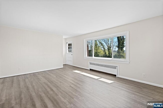 Building Photo - 154 Ames St