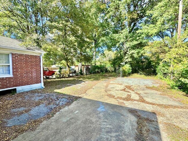 Building Photo - 2736 Dunn Ave