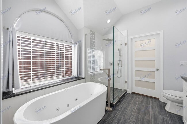 Building Photo - 1915 Paloma Way