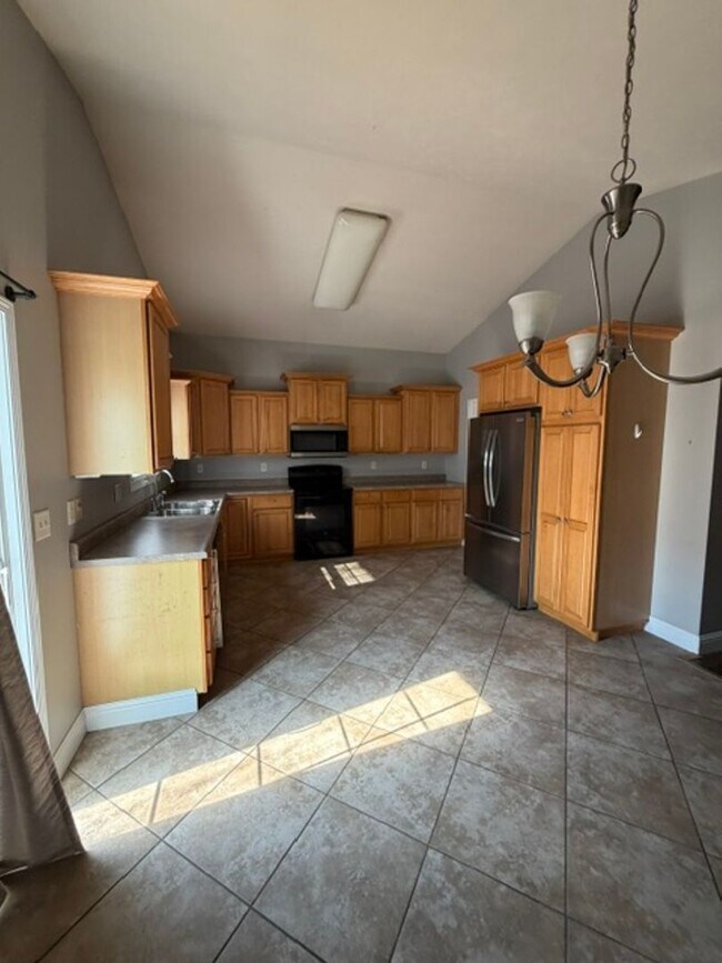 Building Photo - 410 Goldenrod Dr