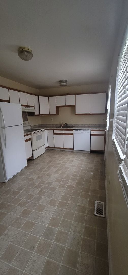 Building Photo - Affordable 2 bedroom / 1 bathroom townhome.