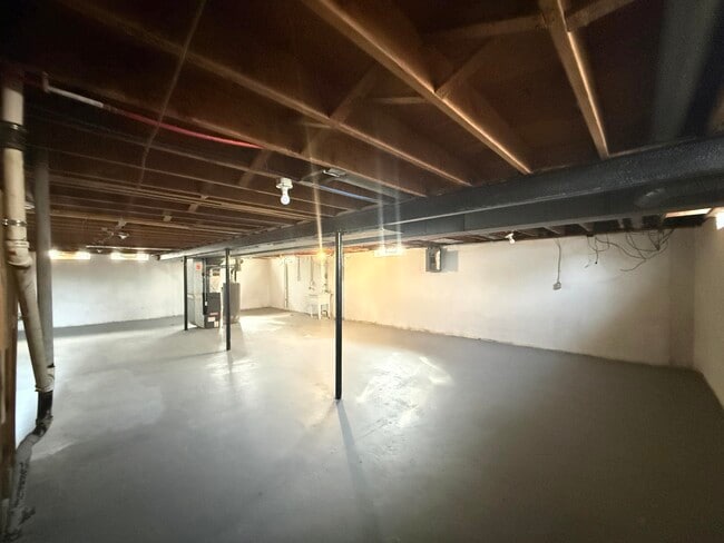 Building Photo - 4052 Burton St