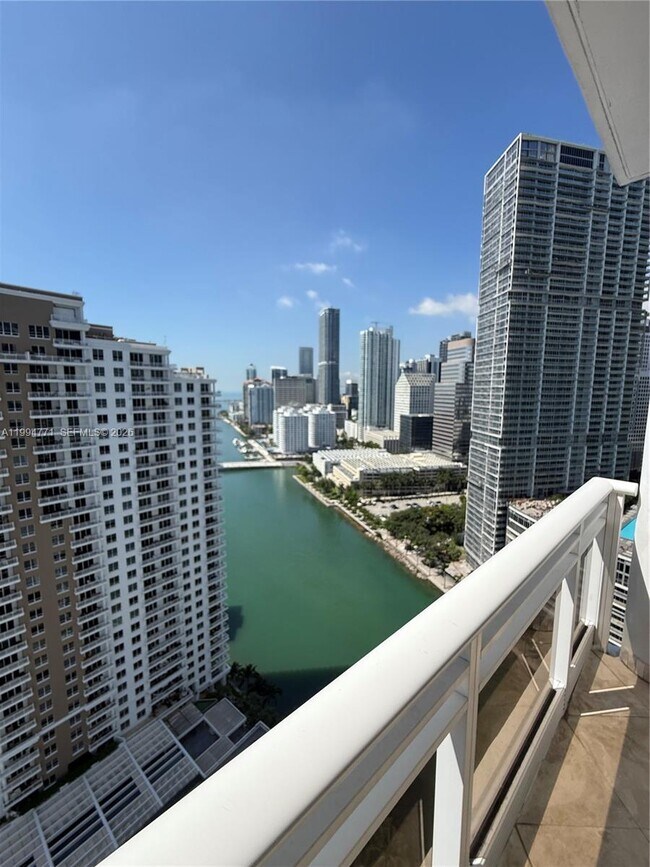 Building Photo - 901 Brickell Key Blvd