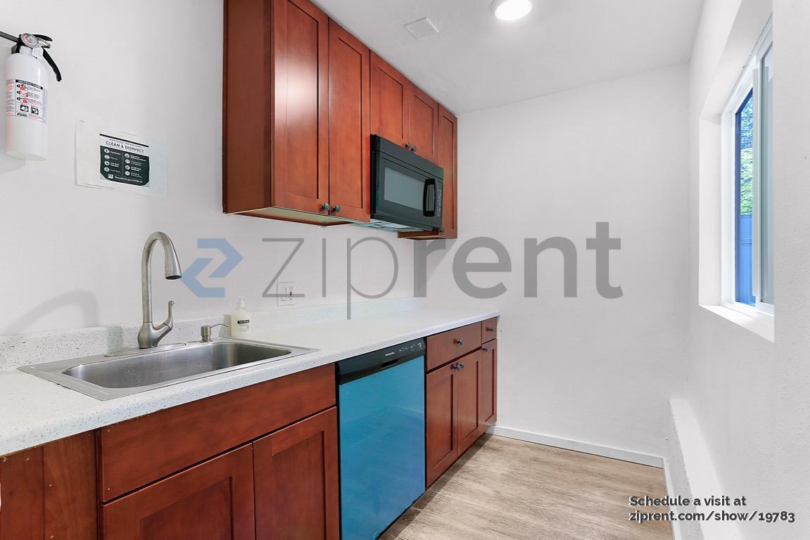 Building Photo - Unit A