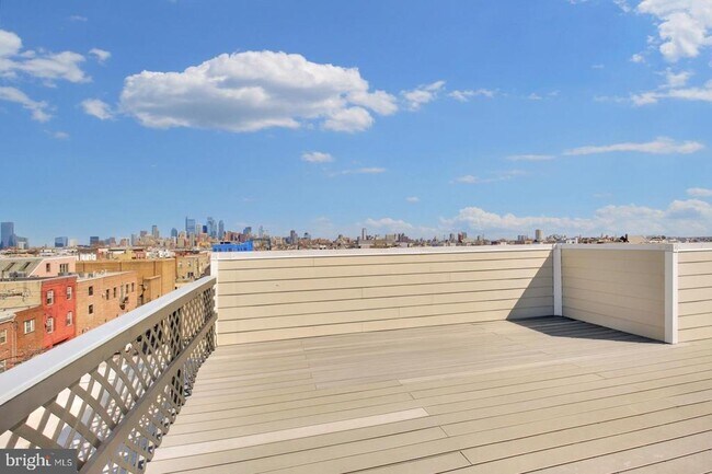 Building Photo - 2031 S Juniper St