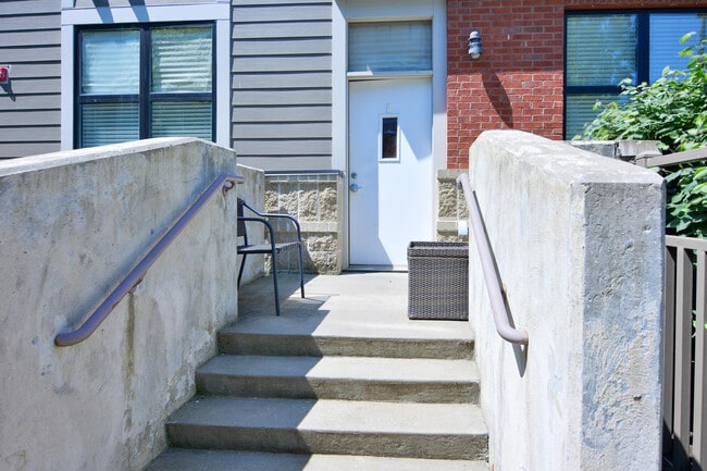 Building Photo - 650 S Mill St