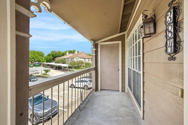 Building Photo - 1860 White Oak Dr