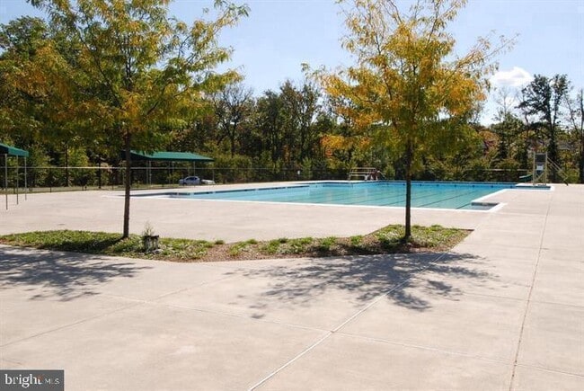 Building Photo - 22092 Avonworth Square