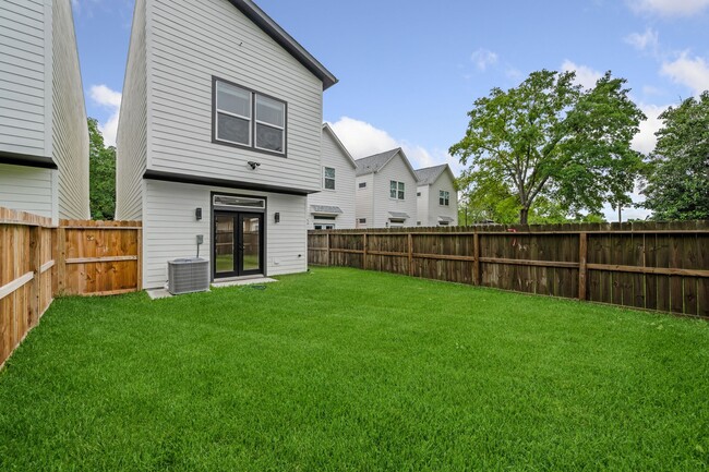 Building Photo - 8023 Easter St