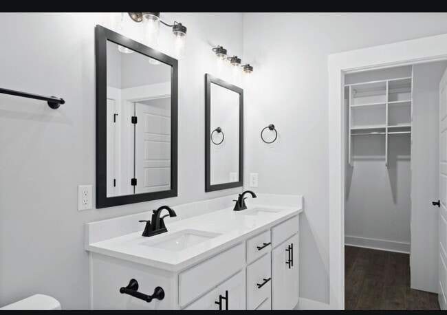 Building Photo - 955 Alton Dr