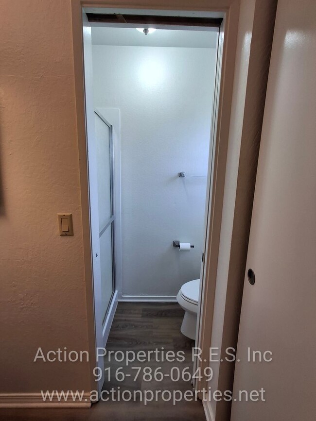 Building Photo - Move In Special: Single Story: Large Yard:...