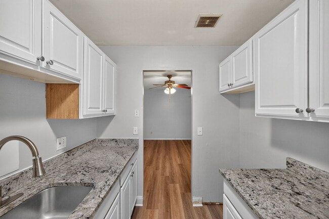 Building Photo - 2971 Deckebach Ave